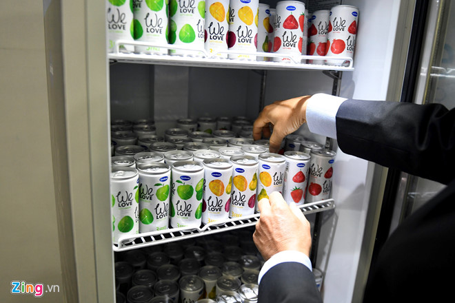 Một tủ đồ uống được lắp đặt tại Trung tâm báo chí Hội nghị thượng đỉnh Mỹ - Triều. Ảnh: Quỳnh Trang.
