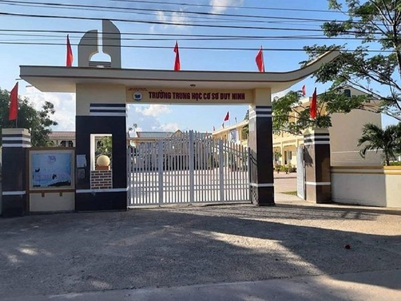 HS lớp 6/2 Trường THCS Duy Ninh, huyện Quảng Ninh, tỉnh Quảng Bình phải trả lời đầy đủ các câu hỏi trong phiếu điều tra do nhà trường yêu cầu. Ảnh: MQ    
