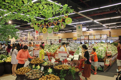 Khách mua sắm tại Lotte Mart quận 7, TP HCM - một trong những trung tâm hoạt động hiệu quả nhất của Lotte Mart Việt Nam    