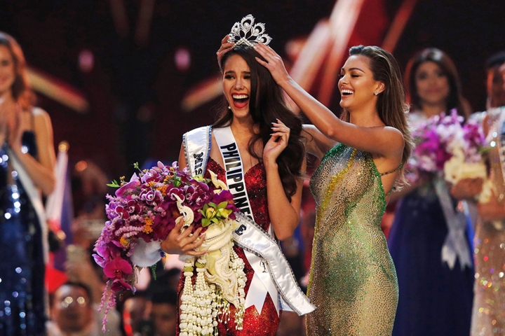 Sáng nay (17/12), Chung kết Miss Universe (Hoa hậu Hoàn vũ) 2018 đã diễn ra tại Bangkok, Thái Lan. Vượt qua 93 thí sinh đến từ các quốc gia và vùng lãnh thổ trên khắp thế giới, người đẹp Philippines – Catriona Gray đã đăng quang ngôi vị cao nhất.  