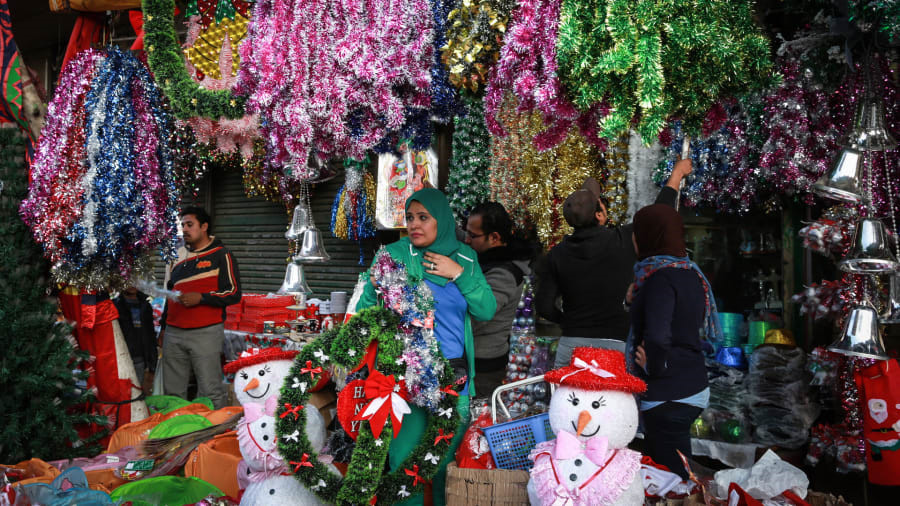 Không khí Giáng sinh ở Ai Cập không kém phần náo nhiệt với nhiều đồ trang trí sặc sỡ.     