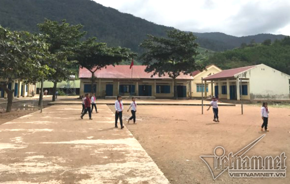 Học sinh khó khăn tại Trường Tiểu học Yang Hăn bị ăn chặn tiền hỗ trợ   