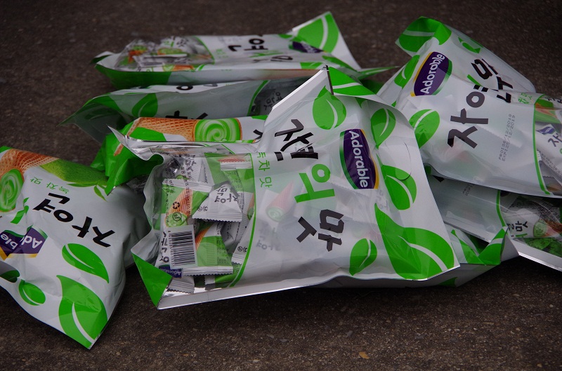 Hơn 2 tấn bánh kẹo do Hàn Quốc sản xuất bị lực lượng Công an thu giữ  