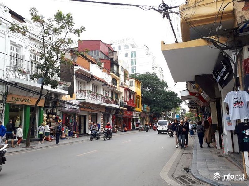 Trước thềm Hội nghị, nhiều dịch vụ ăn theo xuất hiện ở các tuyến phố của thủ đô Hà Nội, nhất là các phố cổ trung tâm như Hàng Bông, Hàng Gai, Mã Mây….