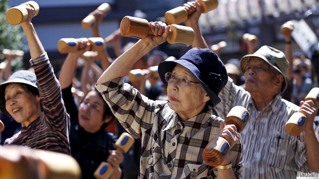 Các cụ già Nhật Bản tập thể dục (Ảnh minh họa: Reuters)     