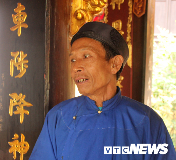 Ông Hồ Xuân Đức, thủ từ đền Giang Xá cho biết nghề mổ chó ở Cao Hạ đã có cách nay cả trăm năm.    