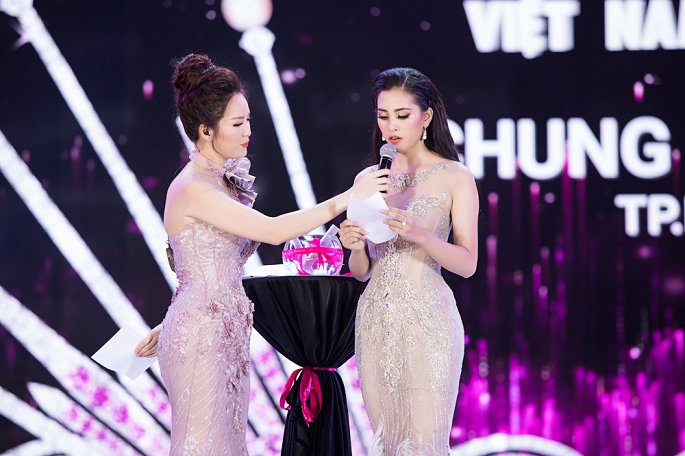 Trần Tiểu Vy là gương mặt mới đối với khán giả bởi cô gái 18 tuổi chưa từng tham gia cuộc thi nhan sắc nào.      
