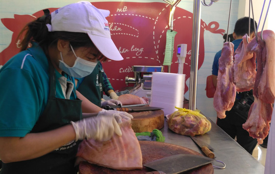 Người dân Việt Nam vẫn thích dùng thịt “nóng” Ảnh: NGỌC ÁNH    
