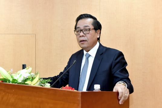  Phó Thống đốc Nguyễn Kim Anh chúc mừng ông Nguyễn Văn Du    