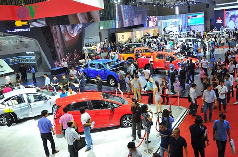 Triển lãm ô tô Việt Nam 2018 quy tụ hàng loạt mẫu ô tô nhập khẩu.    