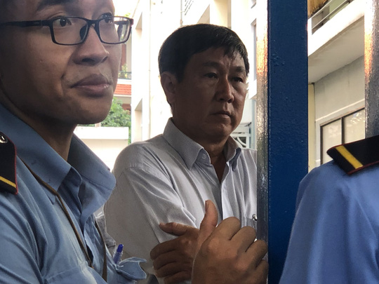Ông Nguyễn Ngọc Thạch, Giám đốc Quỹ Phát triển nhà ở TP HCM (Chủ đầu tư) trước việc cư dân phản ứng gay gắt.    