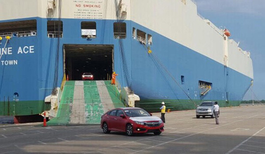 Lô xe 2.000 chiếc của Honda Việt Nam nhập khẩu từ Thái Lan vừa về nước vào ngày 1-3. Ảnh: Giao Thông
