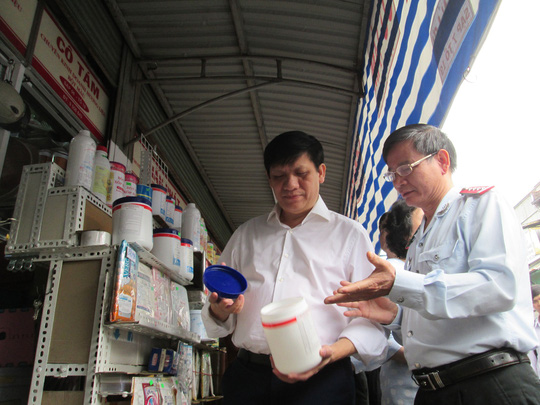 Bộ Y tế kiểm tra các sạp kinh doanh phụ gia tại chợ Kim Biên (quận 5, TP HCM), hoạt động quản lý thực phẩm chuyển từ tiền kiểm sang hậu kiểm