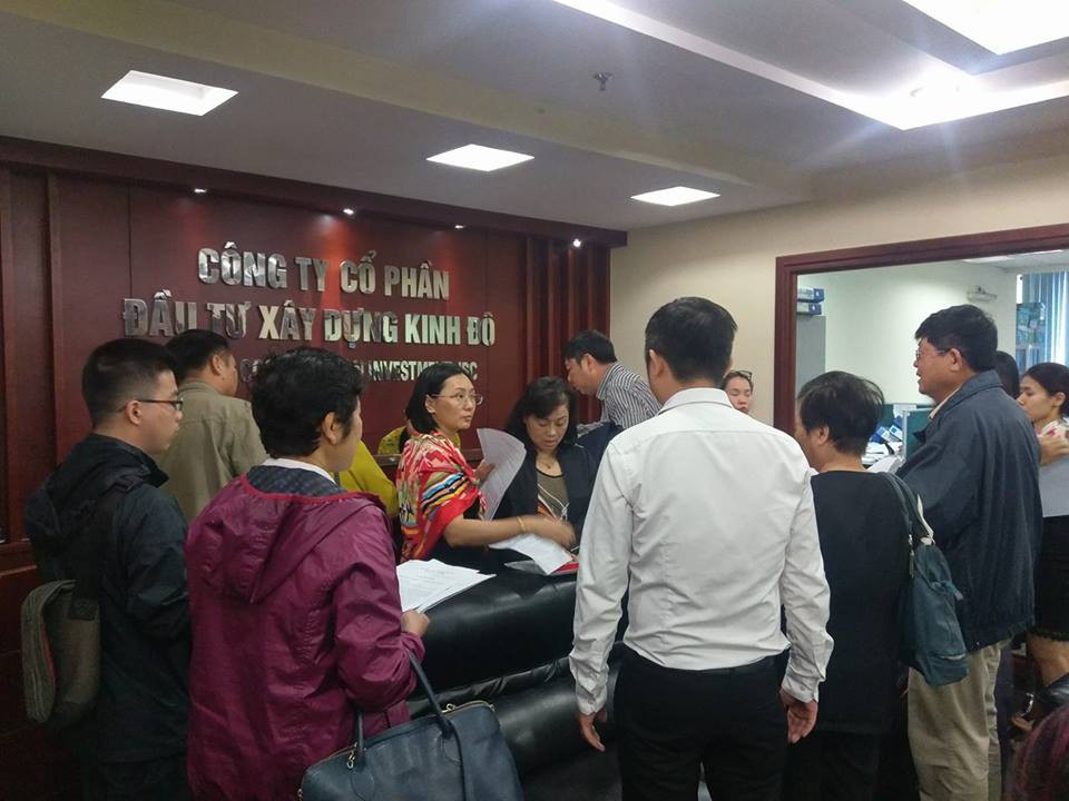 Chậm bàn giao nhà hơn 1 năm, tự tăng diện tích căn hộ lên đến hàng chục m2, Công ty Cổ phần Đầu tư thương mại và Dch vụ Cầu Giấy đang đẩy hàng trăm cư dân vào cảnh khó khăn.
