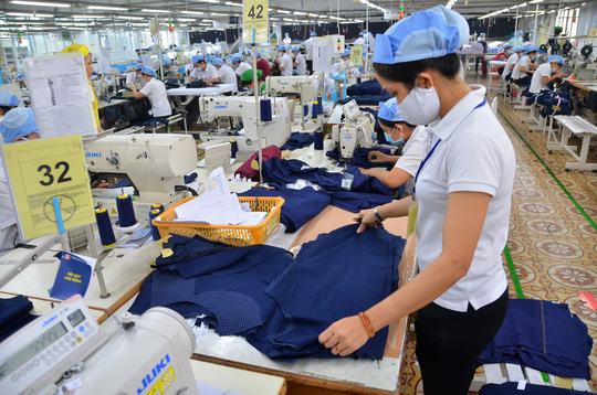 CPTPP có thể giúp Việt Nam tăng GDP thêm 1 điểm phần trăm. Trong ảnh: Sản xuất hàng may mặc xuất khẩu Ảnh: TẤN THẠNH