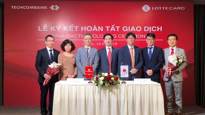 Lễ ký kết hoàn thành chuyển nhượng vốn góp tại TechcomFinance cho Công ty TNHH Thẻ Lotte.