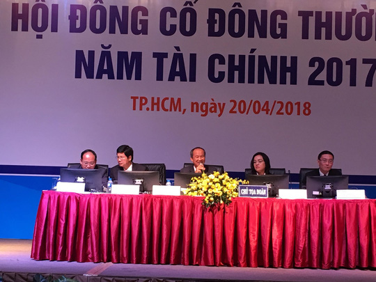 Ông Dương Công Minh (giữa) khẳng định HĐQT sẽ cố gắng tái cơ cấu Sacombank hoàn tất trong 5 năm