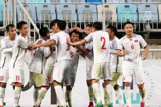 U19 Việt Nam chia vui sau khi ghi bàn vào lưới U19 Hàn Quốc