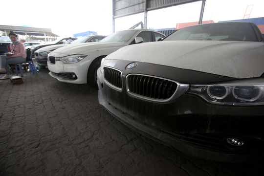 Hàng trăm xe BMW vẫn còn nằm ở Cảng VICT. Ảnh Hoàng Triều    