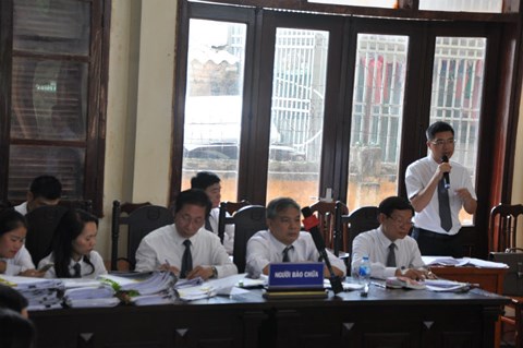 Luật sư công bố tỷ lệ ăn chia trong hợp đồng chạy thận tại BVĐK tỉnh Hòa Bình.  
