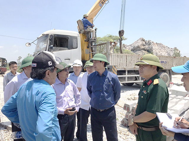 Thứ trưởng Lê Đình Thọ chỉ đạo khắc phục hậu quả vụ lật tàu SE19 xuyên trưa  