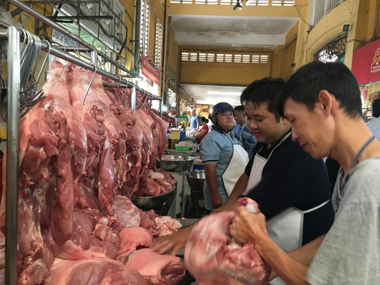 Thịt heo bán lẻ tại chợ ở TP HCM