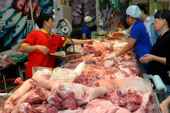 Giá thịt heo là 1 trong 2 ẩn số tác động mạnh lên lạm phát từ nay đến cuối năm Ảnh: TẤN THẠNH