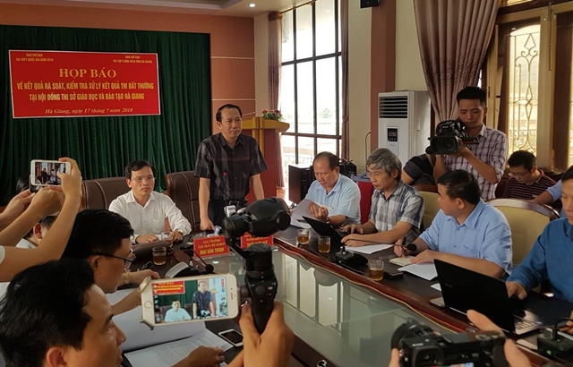 Hà Giang tổ chức họp báo để thông tin về vụ việc nâng điểm thi THTP quốc gia 2018 xảy ra tại địa phương này.