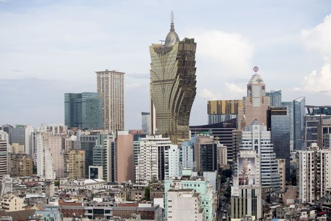 1. Macau (Trung Quốc)  GDP bình quân (theo PPP): 143.116 USD  GDP (theo PPP): 91,2 tỷ USD  Dân số: 0,63 triệu người