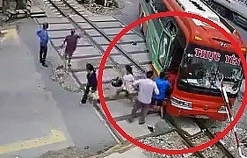 Hiện trường vụ việc. Ảnh cắt từ clip
