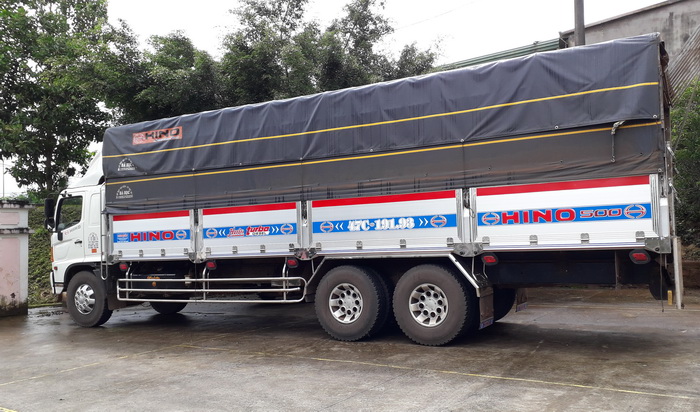 Xe tải vận chuyển 14 tấn rau củ không rõ nguồn gốc bị tạm giữ tại Chi cục Quản lý thị trường Đắk Nông