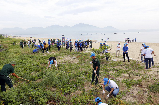Việt Nam đứng thứ 4 trên thế giới về lượng rác thải nhựa phát thải ra biển với 0,28 đến 0,73 triệu tấn mỗi năm (Nguồn: Tổng cục Biển và Hải đảo).  