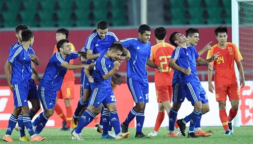Uzbekistan mừng bàn thắng ghi vào lưới Trung Quốc ở giải U21 quốc tế vừa kết thúc ở Vân Nam hồi đầu tháng 9. (Ảnh: Xinhua)
