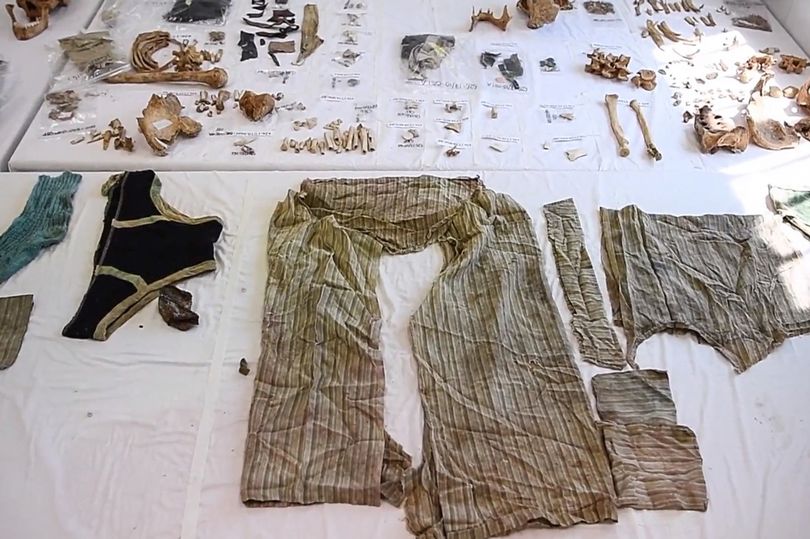 Các mẩu xương và di vật tìm thấy tại nơi Ahmet Hergune bị giết hại. (Ảnh: CEN)