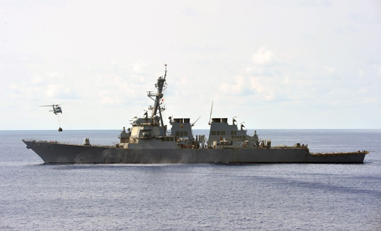 Tàu khu trục mang tên lửa dẫn đường USS Decatur. Ảnh: US Navy    