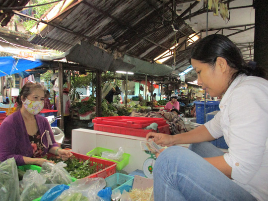 Sạp rau VietRAT tại chợ Thị Nghè