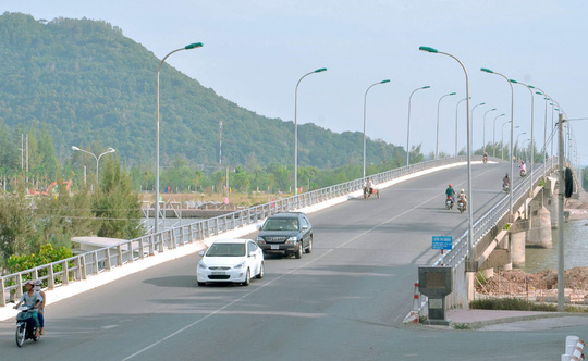 Cầu Tô Châu nối liền sông Giang Thành qua trung tâm TP Hà Tiên.