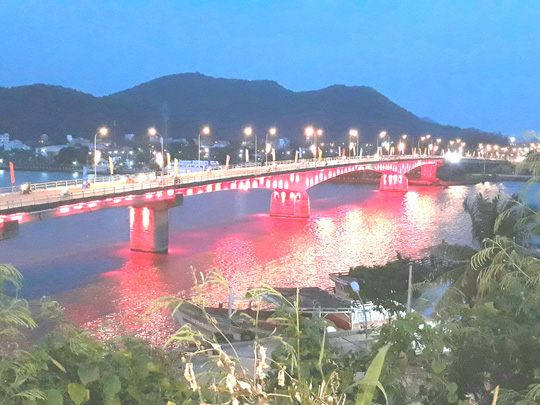 Cầu Tô Châu lung linh về đêm.