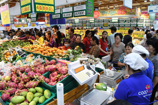 Không chỉ hàng thiết yếu, nhiều mặt hàng rau củ, trái cây cũng được doanh nghiệp cam kết giảm giá sâu trong những ngày cận Tết sắp tới