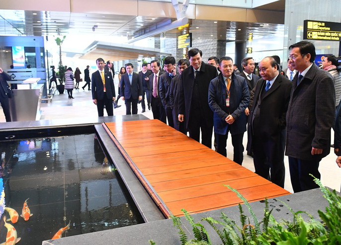 Thủ tướng thăm sân bay Vân Đồn    