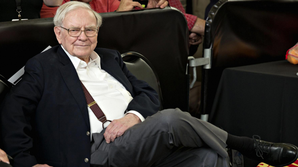 Warren Buffett thường thức dậy vào lúc 6h45 sáng. 