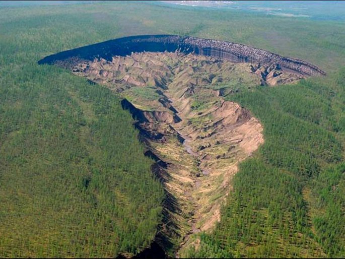 Một phần của miệng hố Batagai, Siberia, Nga. (Ảnh: Independent) 