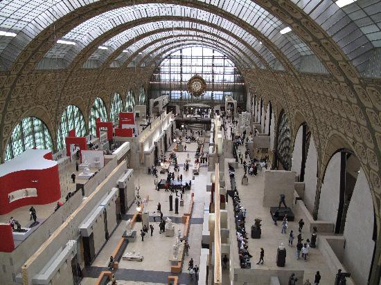 Đứng đầu top 10 là viện bảo tàng Musee d'Orsay nằm ở Paris, Pháp. Nơi này trước đây vốn là một nhà ga, nhưng sau khi được chuyển đổi chức năng sử dụng đã ngày càng trở thành điểm đến của người yêu nghệ thuật bởi sở hữu một bộ sưu tập lớn các tác phẩm nghệ thuật theo trường phái ấn tượng.