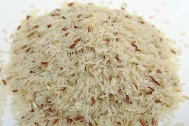  Bài toán đếm 100 triệu hạt gạo gây tranh cãi. (Ảnh: Straits Times)