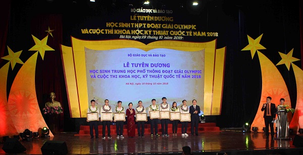 Năm 2018, có 23 học sinh tham gia dự thi Olympic quốc tế đều đoạt HC (gồm 8 HCV, 8 HCB và 7 HCĐ). Năm nay, tất cả các đội tuyển Việt Nam dự thi Olympic Quốc tế đều đoạt được HCV, 100% lượt thí sinh dự thi đều đoạt HC, duy trì thành tích cao của những năm gần đây. Ảnh Ngô Chuyên.    
