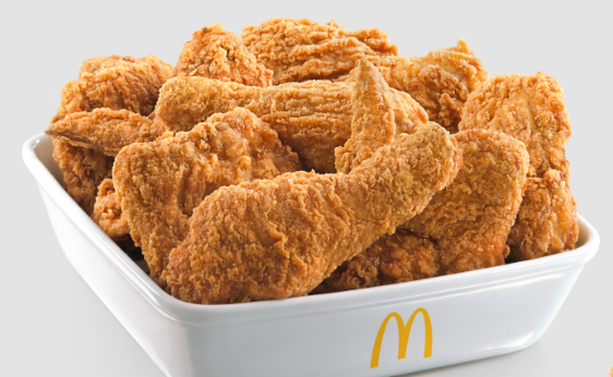 Tháng  7.2018, McDonald’s cho ra đời sản phẩm Gà rán Giòn da thấm thịt với công thức độc quyền chuẩn Mỹ, với tham vọng sẽ định nghĩa lại chất lượng tiêu chuẩn của món Gà rán