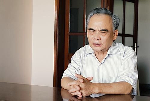 Chủ tịch Vinaxuki Bùi Ngọc Huyên trong văn phòng công ty tại Đông Anh, Hà Nội tháng 8/2018. Ở tuổi 76 ông vẫn mơ về ôtô nội địa hóa (Vietnamnet)    