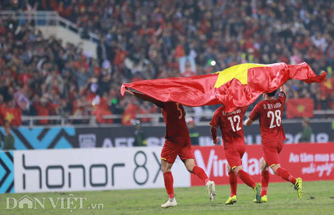 Với việc chạm tay vào ngôi vô địch AFF Cup 2018, dù chỉ là giải nhỏ so với 2 giải hồi đầu năm, nhưng Việt Nam đã tái lập lịch sử sau đúng một thập kỷ và chấm dứt việc xưng hùng xưng bá của các đội bóng được cho là mạnh nhất Đông Nam Á hiện tại như 
