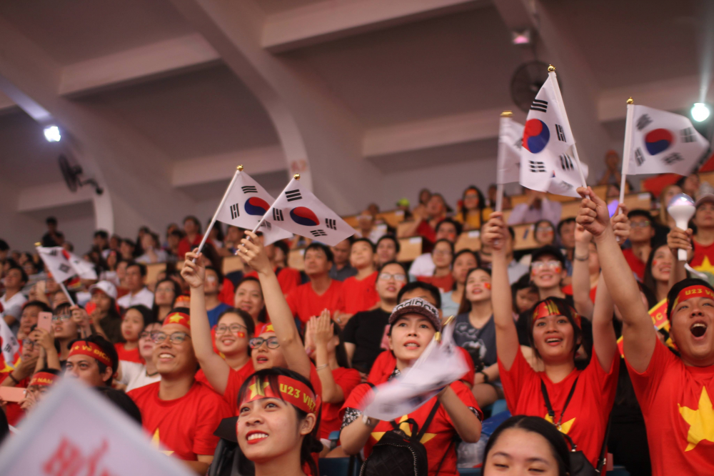 Cùng vẫy cao cờ Hàn Quốc chào đón Huấn luyện viên Park của U23 Việt Nam nào