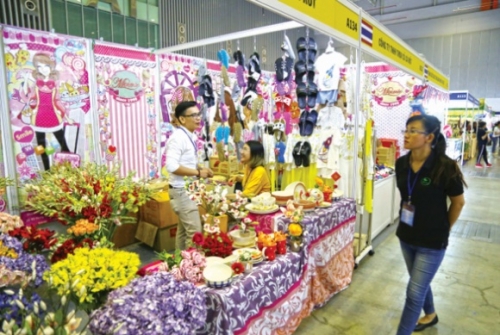 Hàng Việt chiếm ưu thế trong Hội chợ Tết